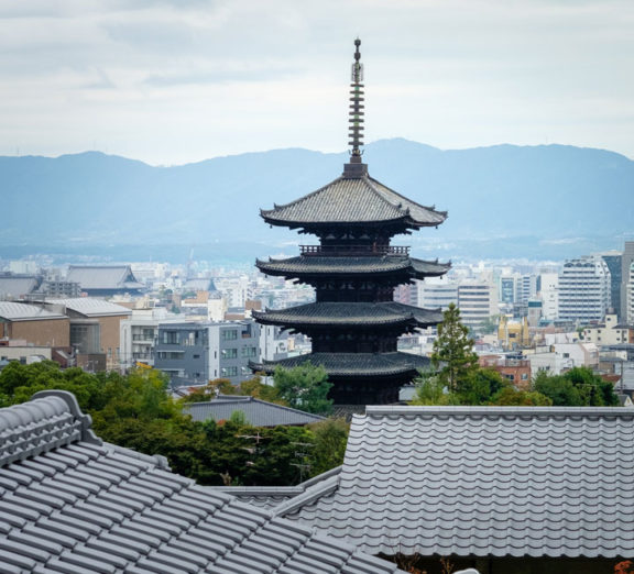 八坂の塔と京の町並みの景色